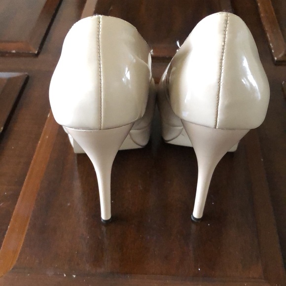 Women’s size 10 Journee Collection tan stilettos - Picture 12 of 16